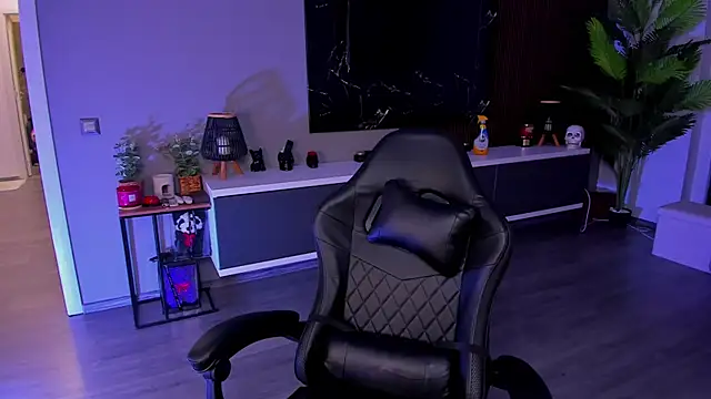 anemarieejolie online show from April 19, 2026, 6:10 pm