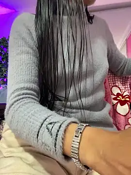 bonnie 18x online show from November 10, 2025, 4:22 am