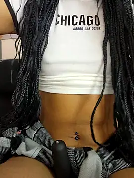 bonnie 18x online show from December 1, 2025, 10:37 pm