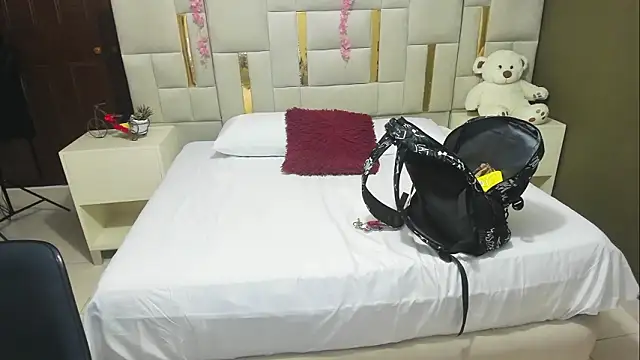 Mia scarlet69 online show from March 6, 2026, 12:12 pm