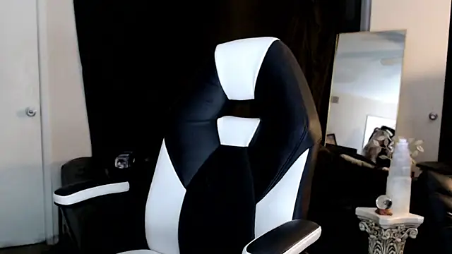 liadivina online show from March 17, 2025, 6:40 am