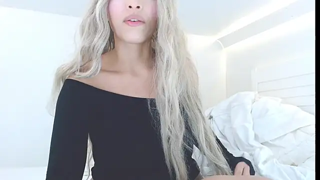 liadivina online show from November 19, 2025, 12:54 am