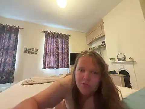 Snapshot of Scarlet1128 chatting on July 26, 2026, 6:54 am Scarlet1128 online show from July 26, 2026, 6:54 am