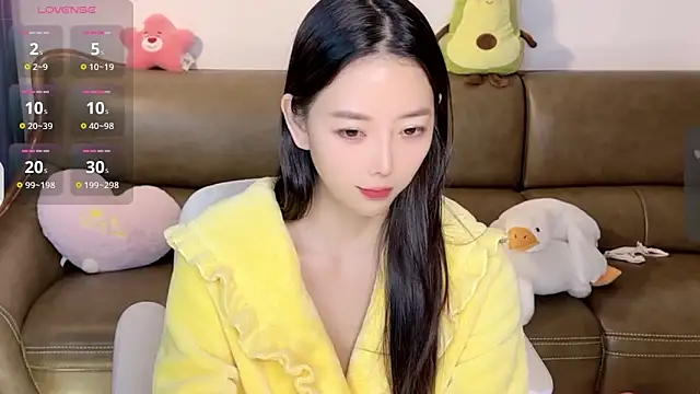 Snapshot of Yilin1999 chatting on December 29, 2024, 5:44 pm Yilin1999 online show from December 29, 2024, 5:44 pm