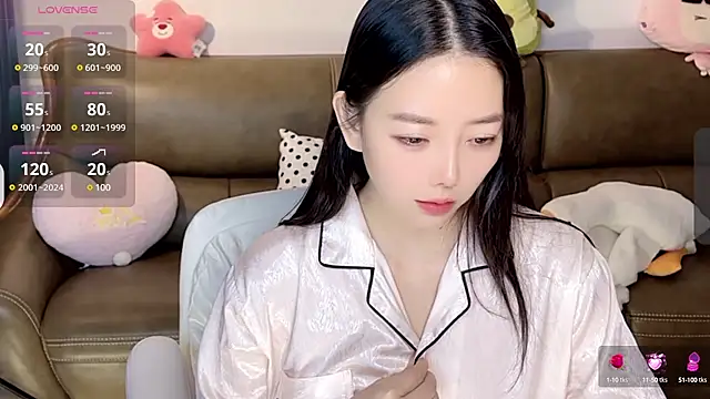 Snapshot of Yilin1999 chatting on January 18, 2025, 3:09 am Yilin1999 online show from January 18, 2025, 3:09 am