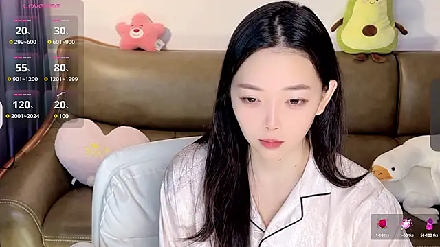 Snapshot of Yilin1999 chatting on January 24, 2025, 12:31 am Yilin1999 online show from January 24, 2025, 12:31 am