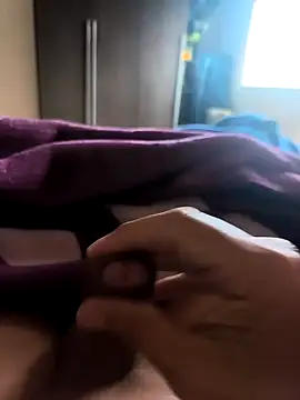 mirrowhot online show from April 13, 2026, 6:52 am