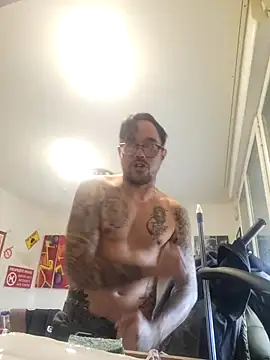 Snapshot of mileflav0r chatting on December 3, 2025, 10:35 am mileflav0r online show from December 3, 2025, 10:35 am