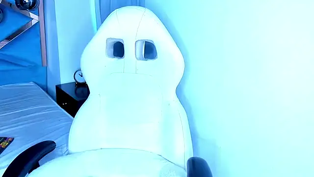 Lucii fer  online show from November 25, 2025, 11:32 am