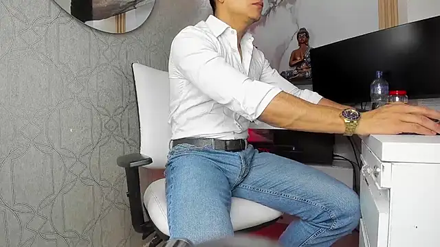 Lucii fer  online show from May 23, 2026, 11:36 am