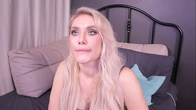 Snapshot of IsadoraDunkan chatting on March 21, 2025, 3:22 am IsadoraDunkan online show from March 21, 2025, 3:22 am