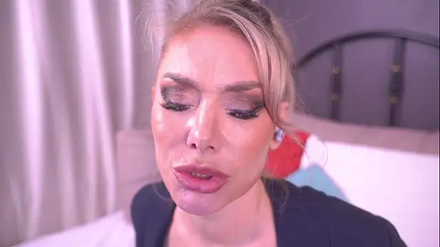 Snapshot of IsadoraDunkan chatting on March 21, 2025, 11:34 pm IsadoraDunkan online show from March 21, 2025, 11:34 pm