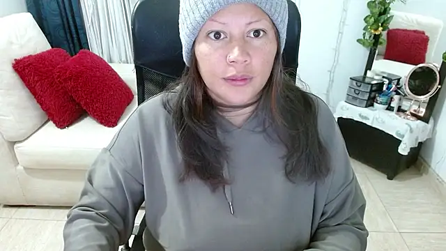 Snapshot of miss_evoleth2 chatting on May 13, 2026, 8:44 am miss evoleth2 online show from May 13, 2026, 8:44 am