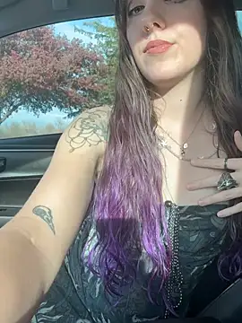 Snapshot of thevixenviolet chatting on April 8, 2026, 12:32 am thevixenviolet online show from April 8, 2026, 12:32 am
