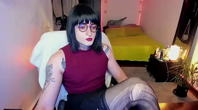 Snapshot of ShiiraVelkor chatting on February 19, 2025, 10:12 am ShiiraVelkor online show from February 19, 2025, 10:12 am