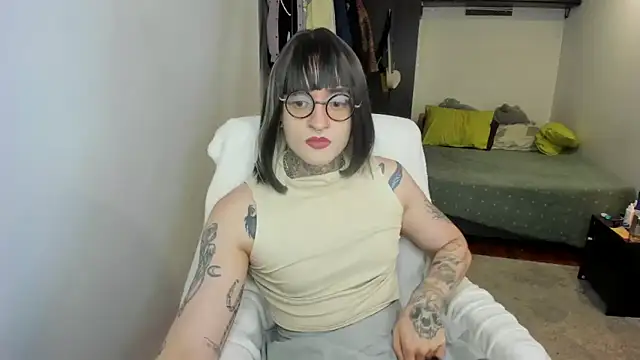 Snapshot of ShiiraVelkor chatting on November 6, 2025, 8:43 pm ShiiraVelkor online show from November 6, 2025, 8:43 pm