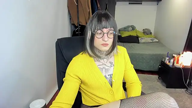 Snapshot of ShiiraVelkor chatting on November 15, 2025, 9:54 pm ShiiraVelkor online show from November 15, 2025, 9:54 pm