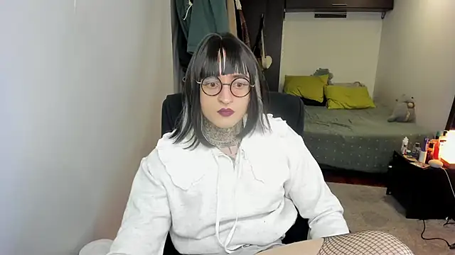 Snapshot of ShiiraVelkor chatting on November 24, 2025, 9:36 pm ShiiraVelkor online show from November 24, 2025, 9:36 pm