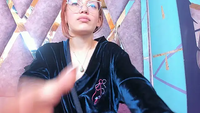 Snapshot of LARICSABLUE chatting on January 11, 2025, 8:11 am LARICSABLUE online show from January 11, 2025, 8:11 am