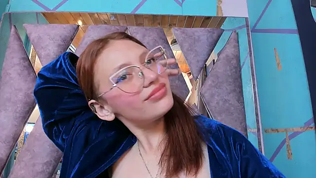 Snapshot of LARICSABLUE chatting on January 17, 2025, 1:47 am LARICSABLUE online show from January 17, 2025, 1:47 am