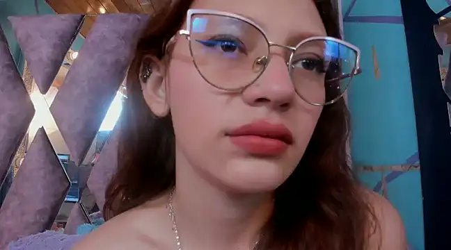 Snapshot of LARICSABLUE chatting on February 18, 2025, 3:42 am LARICSABLUE online show from February 18, 2025, 3:42 am