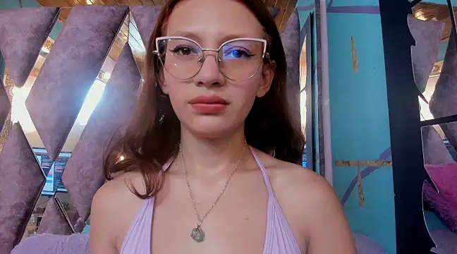 Snapshot of LARICSABLUE chatting on February 19, 2025, 3:06 am LARICSABLUE online show from February 19, 2025, 3:06 am