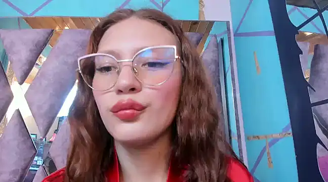 Snapshot of LARICSABLUE chatting on March 7, 2025, 9:06 pm LARICSABLUE online show from March 7, 2025, 9:06 pm