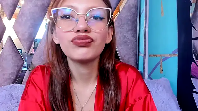 Snapshot of LARICSABLUE chatting on March 8, 2025, 9:51 pm LARICSABLUE online show from March 8, 2025, 9:51 pm