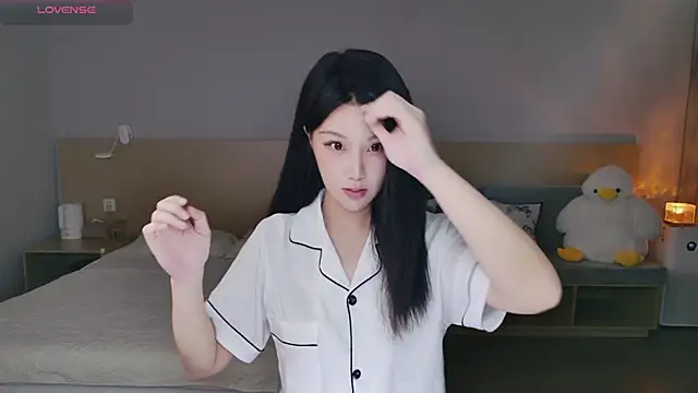 Lucky-baby online show from September 23, 2025, 1:03 pm