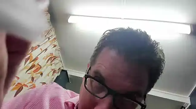 Snapshot of tilobinder chatting on January 23, 2025, 12:52 pm tilobinder online show from January 23, 2025, 12:52 pm