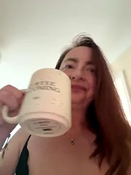 Snapshot of LouiseTswing chatting on October 3, 2025, 11:18 am LouiseTswing online show from October 3, 2025, 11:18 am