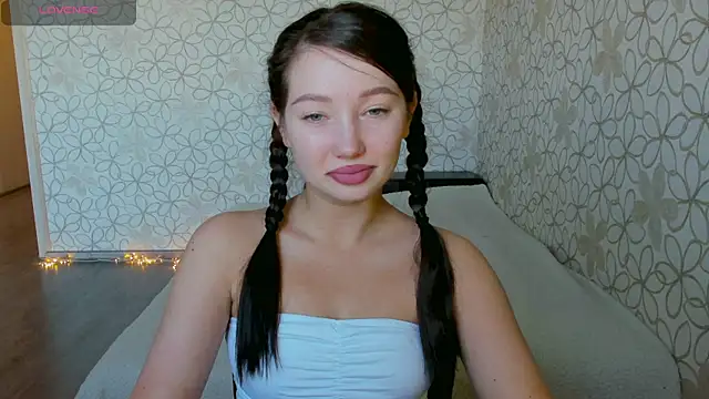 Snapshot of Lissa_Cristal chatting on May 19, 2026, 12:11 pm Lissa Cristal online show from May 19, 2026, 12:11 pm