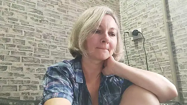 EdithManning online show from January 8, 2025, 10:59 am