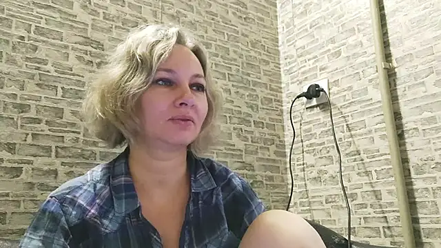 EdithManning online show from January 14, 2025, 6:02 am