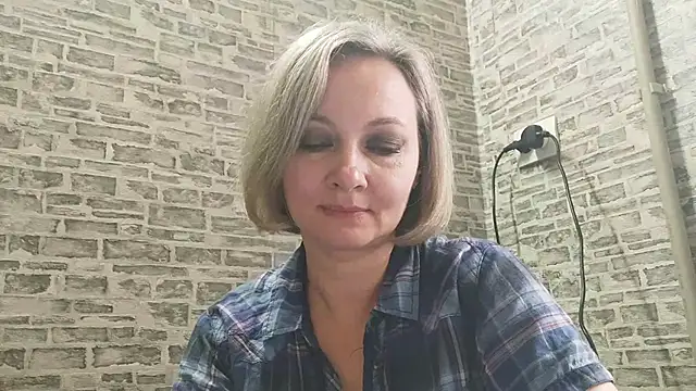 EdithManning online show from January 22, 2025, 6:10 am