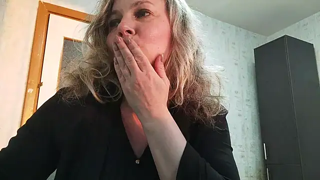 EdithManning online show from May 11, 2026, 5:32 pm