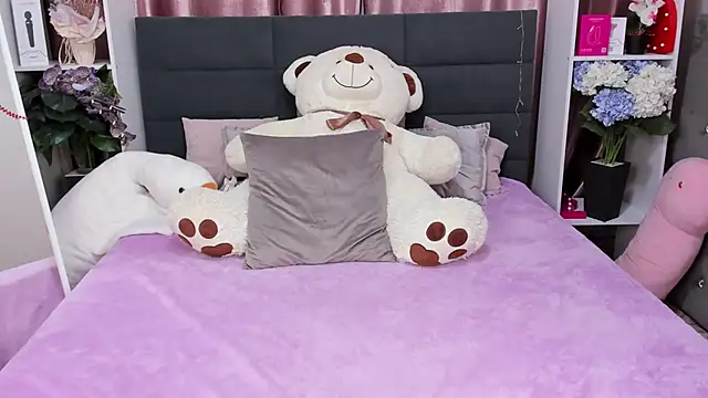 MiaKarlos online show from February 8, 2026, 1:42 am