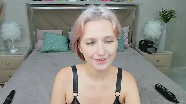 MiaKarlos online show from July 24, 2026, 1:14 am