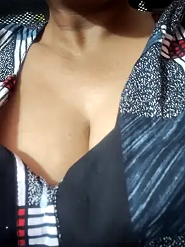 Snapshot of Hot-Anuska chatting on October 18, 2025, 2:47 am Hot-Anuska online show from October 18, 2025, 2:47 am