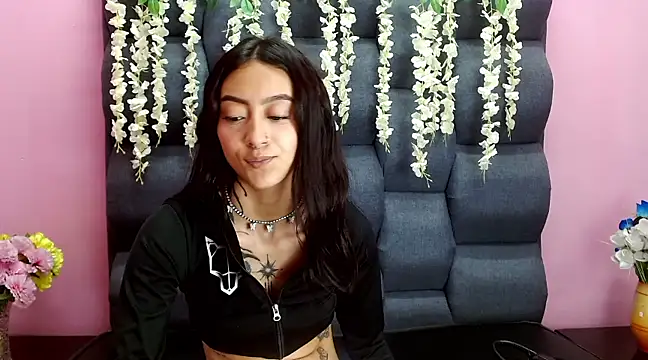 Miaa Thopmson online show from March 6, 2025, 7:10 pm