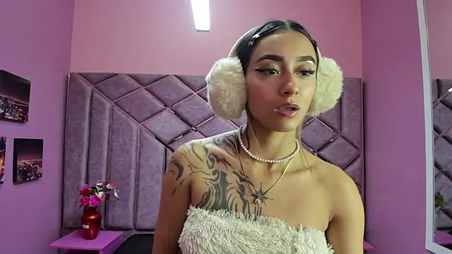 Miaa Thopmson online show from October 3, 2025, 9:45 pm