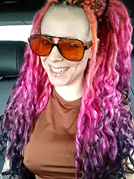 Snapshot of EdgesOfReality chatting on February 4, 2026, 11:38 am EdgesOfReality online show from February 4, 2026, 11:38 am