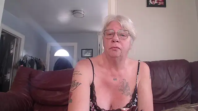 Snapshot of canadiancougar1965 chatting on February 6, 2025, 9:28 pm canadiancougar1965 online show from February 6, 2025, 9:28 pm