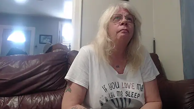 Snapshot of canadiancougar1965 chatting on February 16, 2025, 4:42 pm canadiancougar1965 online show from February 16, 2025, 4:42 pm