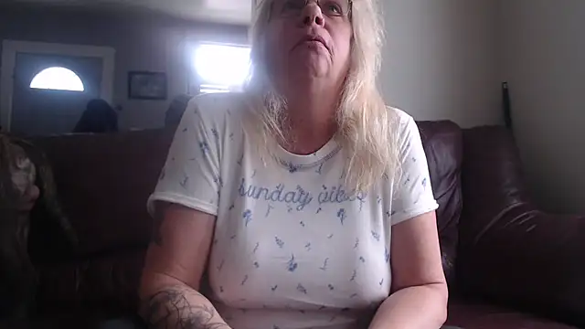 Snapshot of canadiancougar1965 chatting on February 28, 2025, 7:56 pm canadiancougar1965 online show from February 28, 2025, 7:56 pm