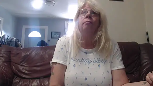 Snapshot of canadiancougar1965 chatting on March 2, 2025, 2:21 pm canadiancougar1965 online show from March 2, 2025, 2:21 pm