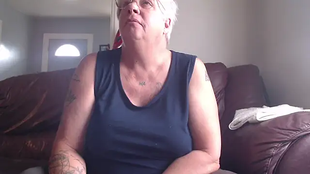 Snapshot of canadiancougar1965 chatting on October 23, 2025, 2:27 pm canadiancougar1965 online show from October 23, 2025, 2:27 pm