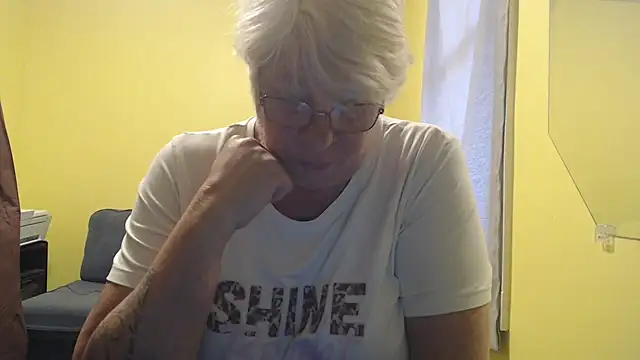 Snapshot of canadiancougar1965 chatting on November 20, 2025, 2:06 pm canadiancougar1965 online show from November 20, 2025, 2:06 pm