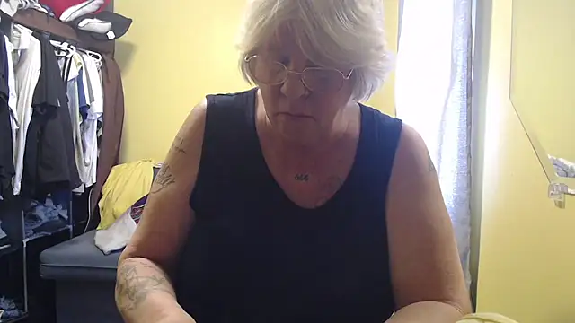 Snapshot of canadiancougar1965 chatting on February 16, 2026, 4:03 pm canadiancougar1965 online show from February 16, 2026, 4:03 pm