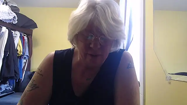 Snapshot of canadiancougar1965 chatting on March 18, 2026, 3:37 pm canadiancougar1965 online show from March 18, 2026, 3:37 pm